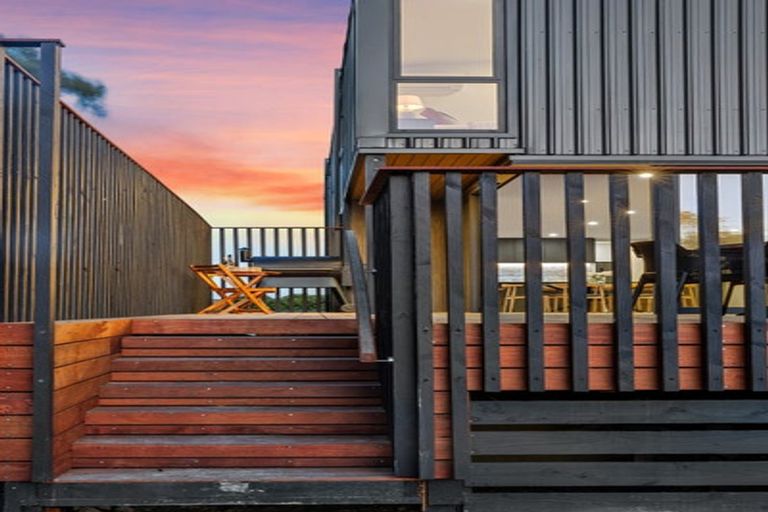 Photo of property in 53 Kings Avenue, Waikuku Beach, 7402