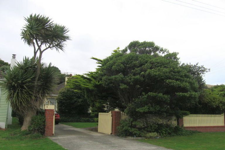 Photo of property in 6 Hinau Street, Tawa, Wellington, 5028