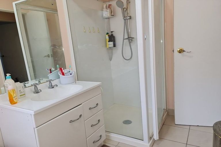 Photo of property in 201d Newlands Road, Newlands, Wellington, 6037