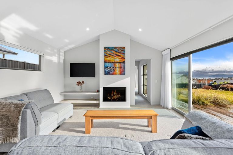 Photo of property in 8 The Heights Avenue, Wanaka, 9305