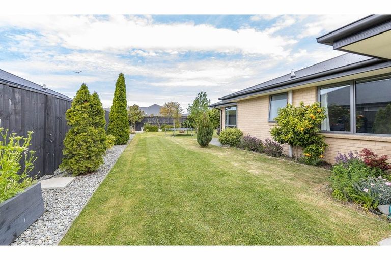Photo of property in 16 Huntingdon Drive, Rangiora, 7400