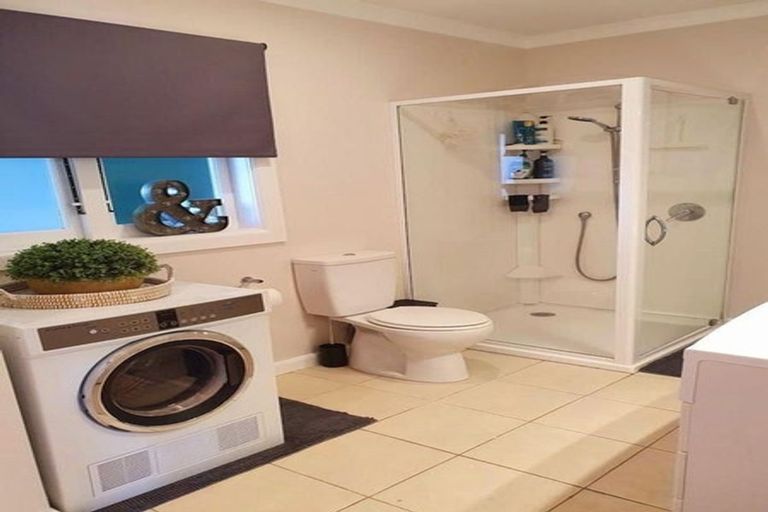 Photo of property in 98 Milton Road, Bluff Hill, Napier, 4110