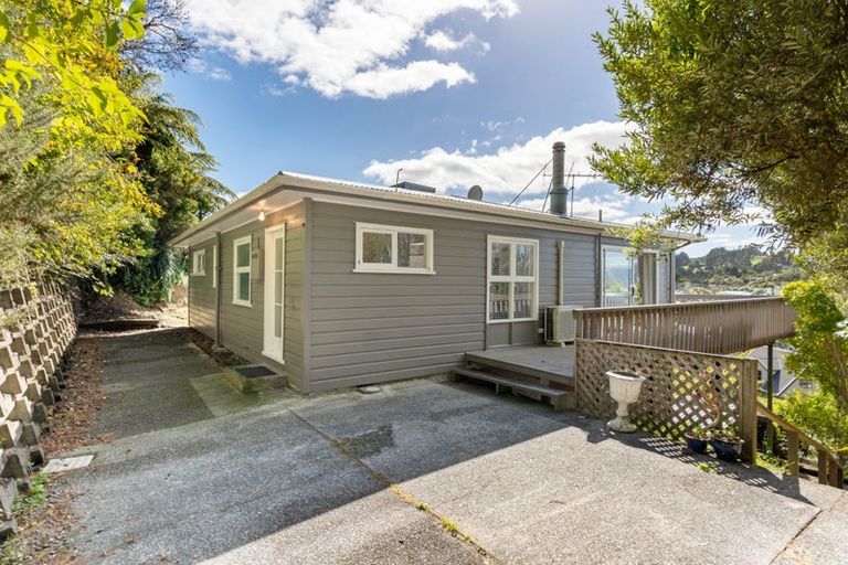 Photo of property in 171 Miromiro Road, Normandale, Lower Hutt, 5010