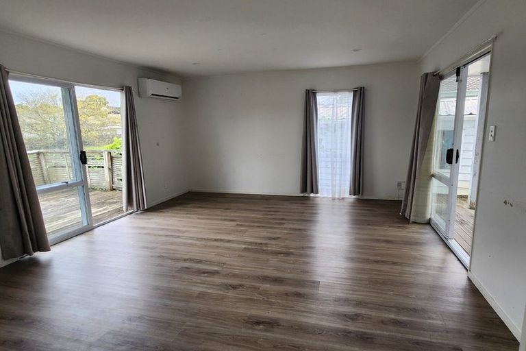 Photo of property in 1/5 Myna Place, Weymouth, Auckland, 2103