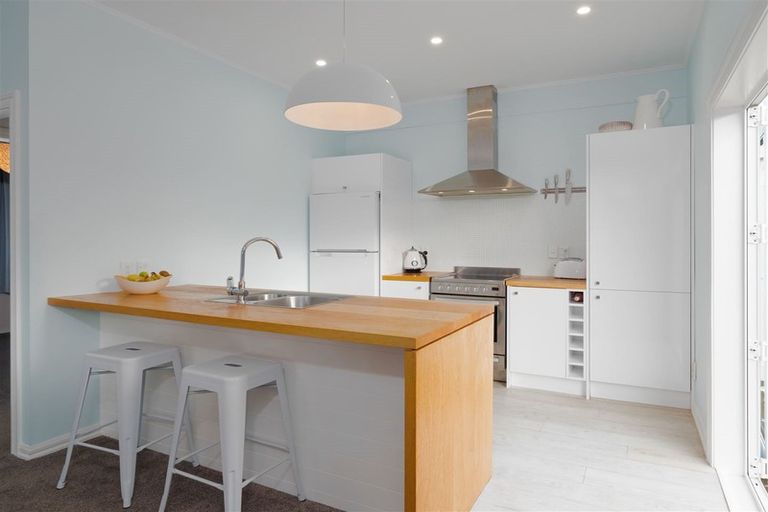 Photo of property in 16 Augusta Street, Redcliffs, Christchurch, 8081