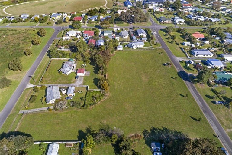 Photo of property in 1 Adventure Street, Tolaga Bay, 4077