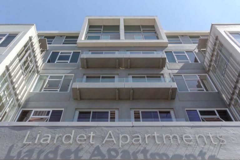 Photo of property in 22 Liardet Apartments, 402/22 Liardet Street, New Plymouth, 4310