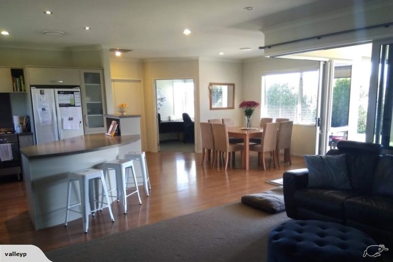 Photo of property in 19 Karoola Place, Havelock North, 4130