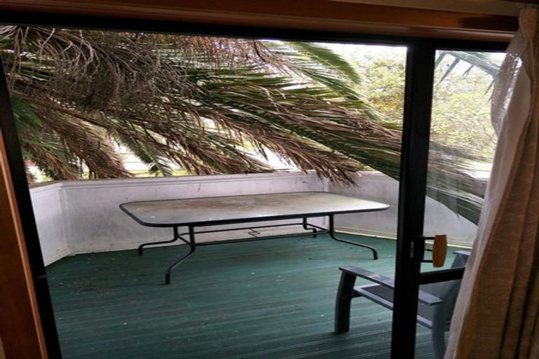 Photo of property in 6 Beaubank Road, Kelston, Auckland, 0602