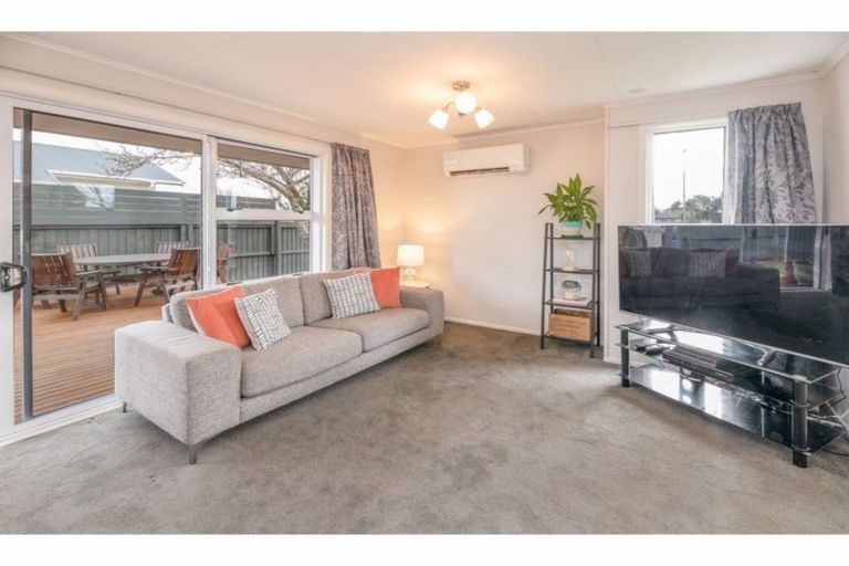 Photo of property in 127 Northcote Road, Northcote, Christchurch, 8052