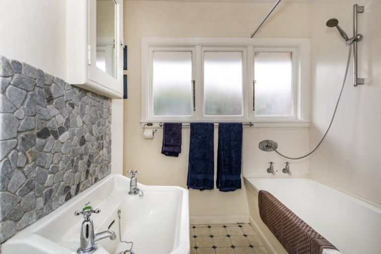 Photo of property in 2/31 Remuera Avenue, Cashmere, Christchurch, 8022