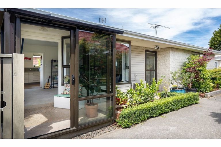 Photo of property in 1/11 Young Street, Somerfield, Christchurch, 8024