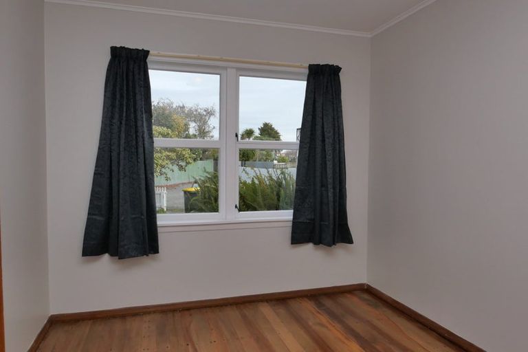 Photo of property in 1 Huia Place, Levin, 5510