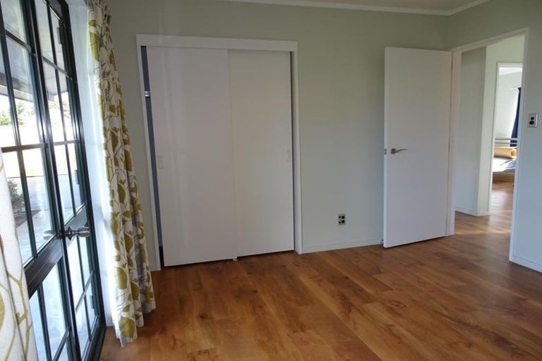 Photo of property in 2 Valerie Street, Clive, 4102