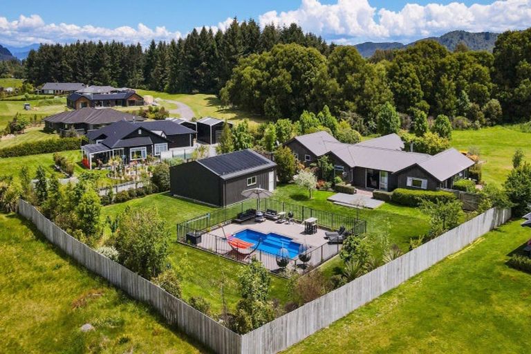 Photo of property in 500 Kinloch Road, Kinloch, Taupo, 3377