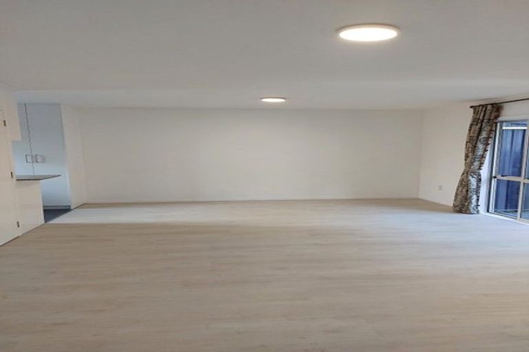 Photo of property in 33 Central Park Drive, Te Atatu South, Auckland, 0610