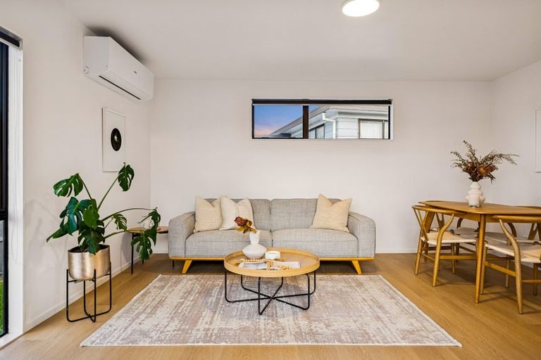 Photo of property in 2/4 Myna Place, Weymouth, Auckland, 2103