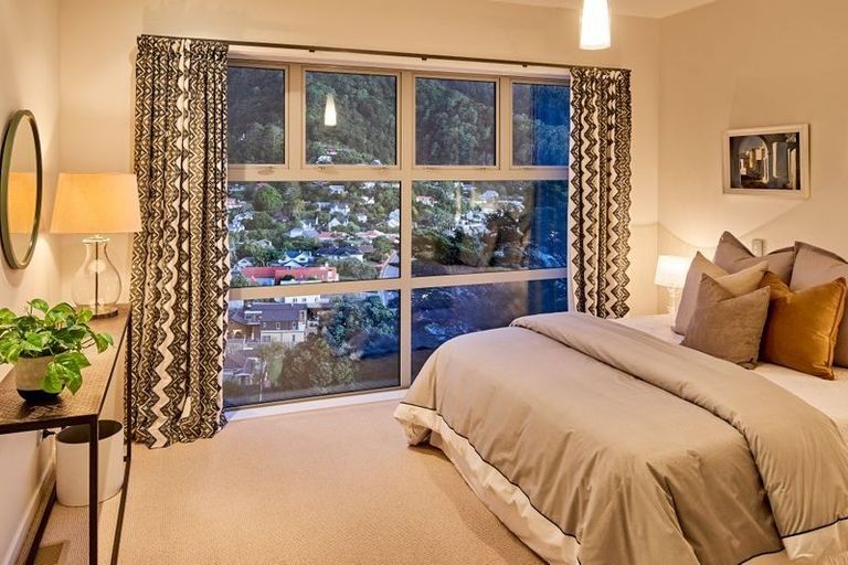 Photo of property in 4 Wilmore Way, Lowry Bay, Lower Hutt, 5013