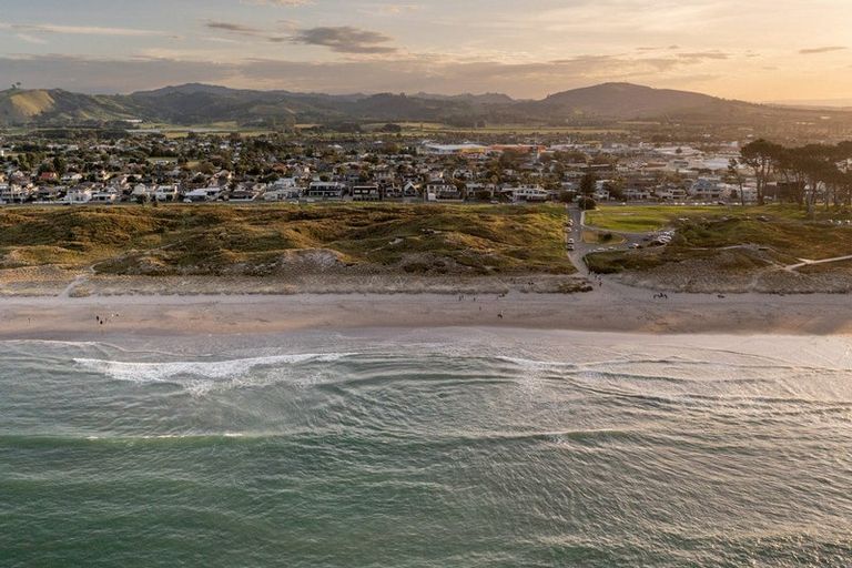 Photo of property in 1126 Papamoa Beach Road, Papamoa Beach, Papamoa, 3118