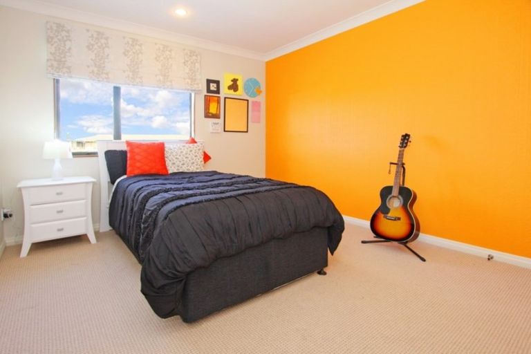 Photo of property in 27 Amberwood Drive, Northpark, Auckland, 2013