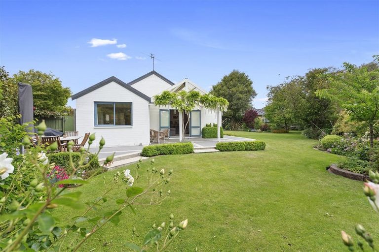 Photo of property in 37 Stanbury Avenue, Somerfield, Christchurch, 8024