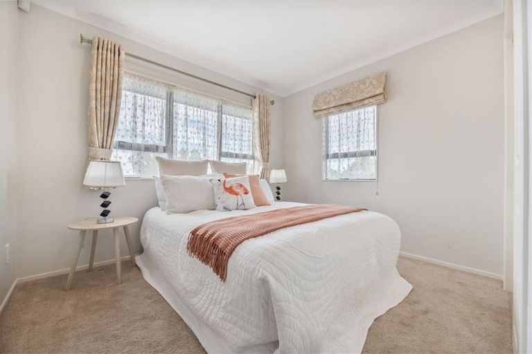 Photo of property in 7 Santa Monica Place, Goodwood Heights, Auckland, 2105