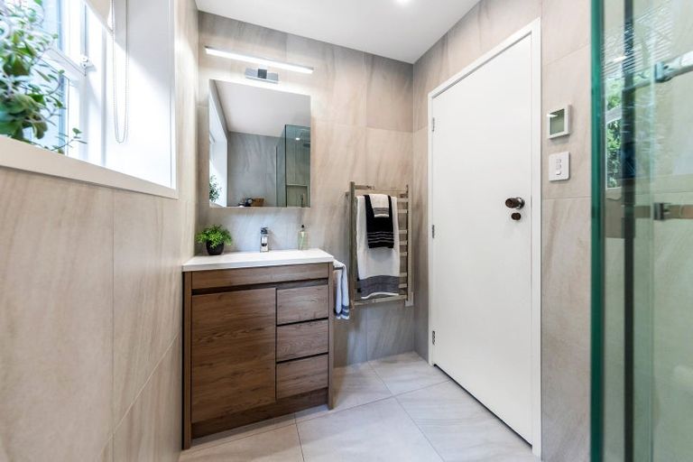 Photo of property in 68 Woodfern Crescent, Titirangi, Auckland, 0604