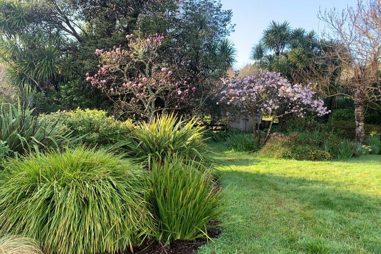 Photo of property in 115 Bethells Road, Waitakere, Henderson, 0781