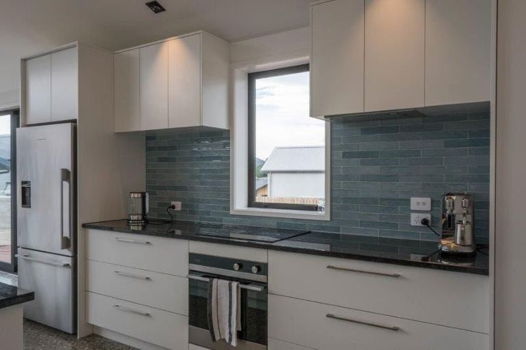 Photo of property in 6 Scurr Terrace, Wanaka, 9305