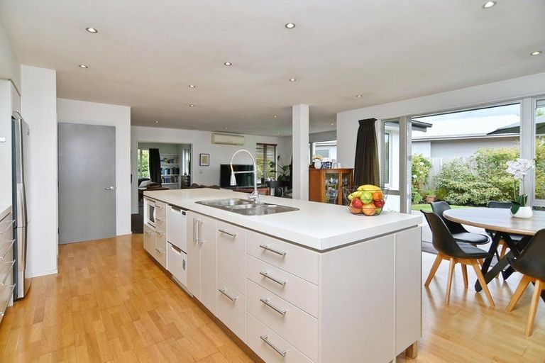 Photo of property in 9 Springside Place, Redwood, Christchurch, 8051