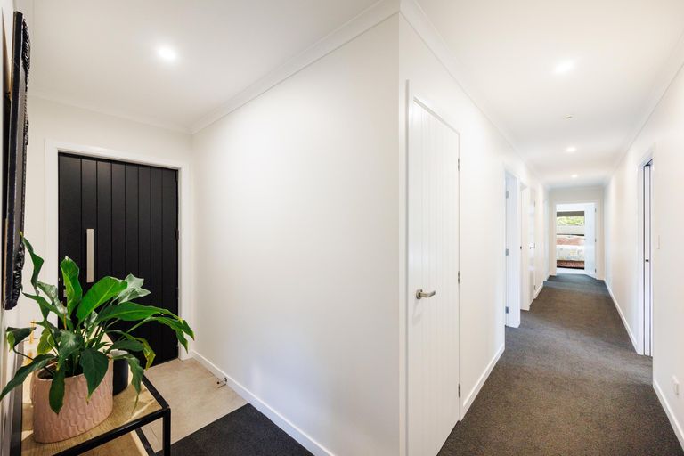 Photo of property in 24b Roberts Line, Kelvin Grove, Palmerston North, 4414