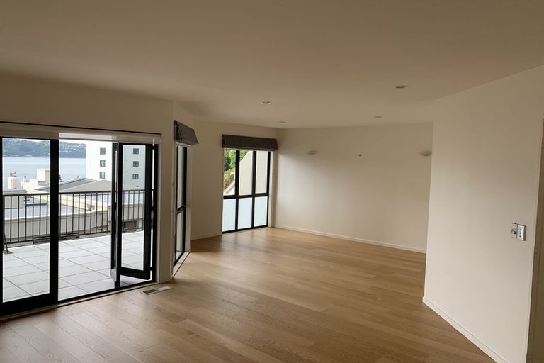 Photo of property in 10/22 Oriental Terrace, Oriental Bay, Wellington, 6011