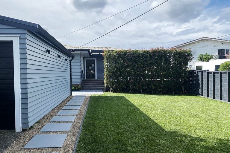 Photo of property in 8 Waipani Road, Te Atatu Peninsula, Auckland, 0610