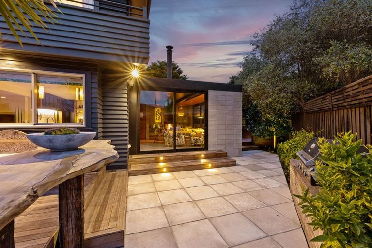 Photo of property in 42 Whitfield Street, Sumner, Christchurch, 8081