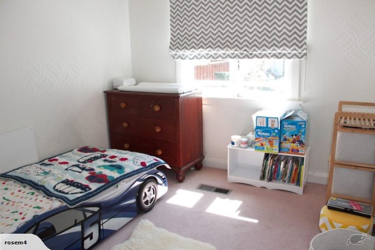 Photo of property in 43 Kensington Avenue, Petone, Lower Hutt, 5012
