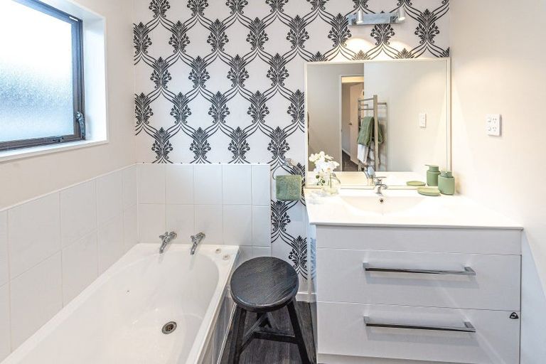 Photo of property in 1 Loader Place, Tawhero, Whanganui, 4501