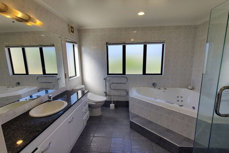 Photo of property in 8 Hattaway Avenue, Bucklands Beach, Auckland, 2012