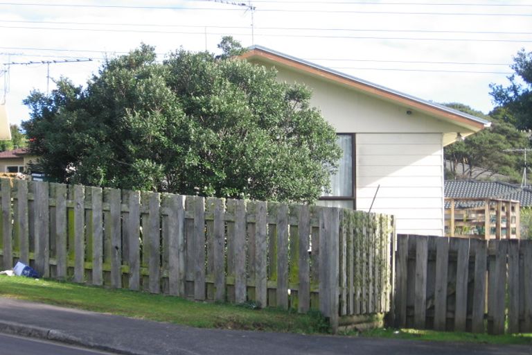 Photo of property in 37 Lilburn Crescent, Massey, Auckland, 0614