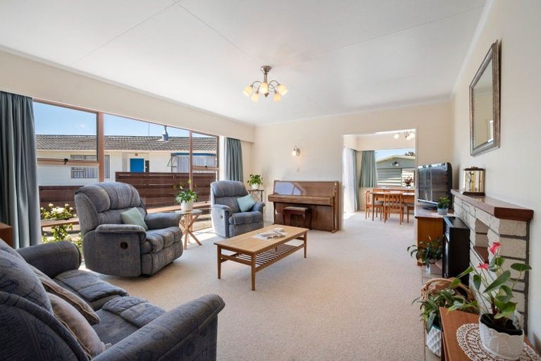 Photo of property in 18 Palliser Place, Milson, Palmerston North, 4414