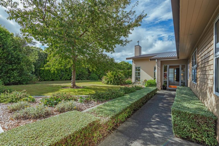 Photo of property in 38 Oram Drive, Turitea, Palmerston North, 4472