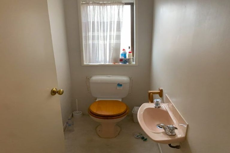 Photo of property in 1/62 Aviemore Drive, Highland Park, Auckland, 2010