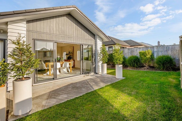 Photo of property in 17 Papa Orchard Drive, Kumeu, 0810