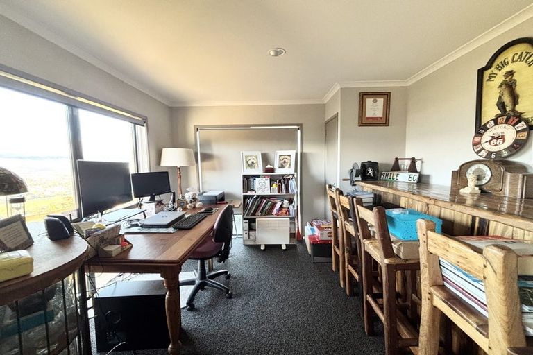Photo of property in 35 Percy Kinsman Crescent, Riverstone Terraces, Upper Hutt, 5018