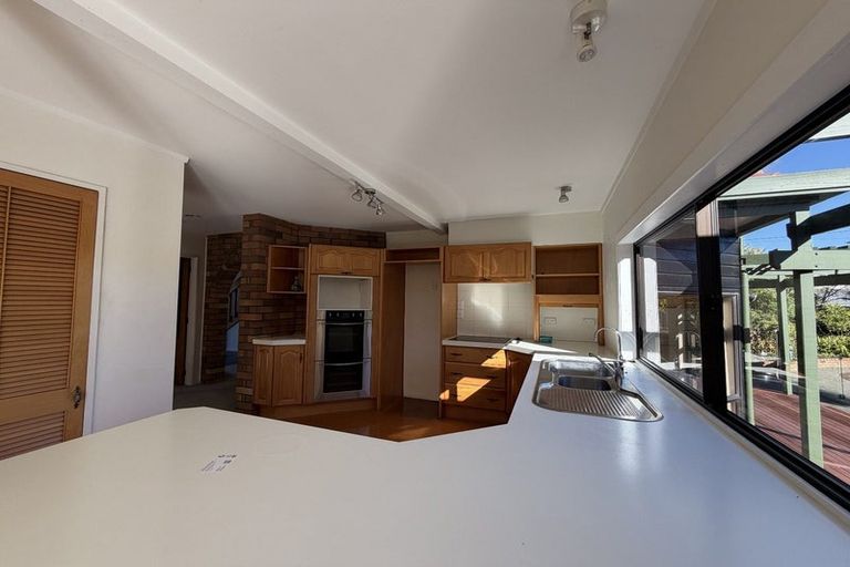 Photo of property in 7 Aotearoa Terrace, Murrays Bay, Auckland, 0630