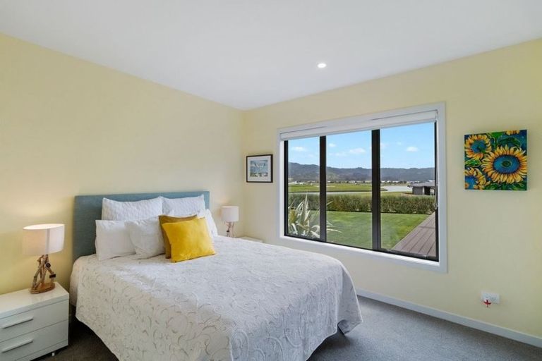 Photo of property in 12 Roseberry Place, Whitianga, 3510