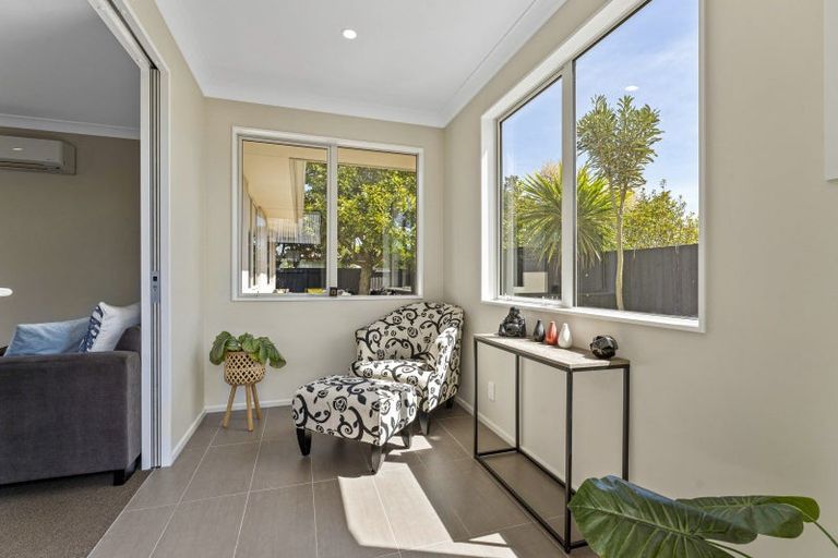 Photo of property in 14 Farm Lane, Parklands, Christchurch, 8083