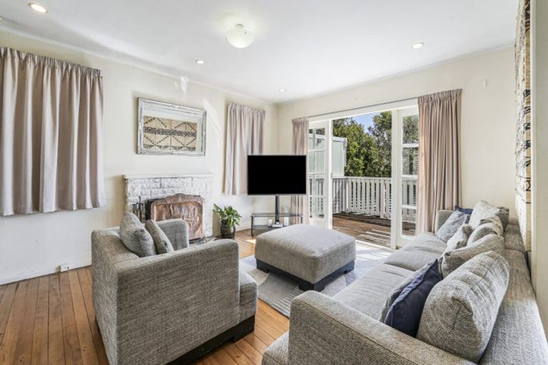 Photo of property in 59 Sylvan Crescent, Te Atatu South, Auckland, 0610