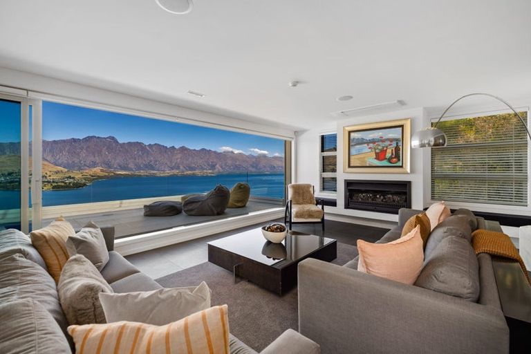 Photo of property in 6 Lordens Place, Fernhill, Queenstown, 9300