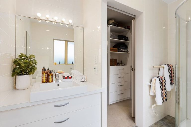 Photo of property in 484 Beach Road, Murrays Bay, Auckland, 0630