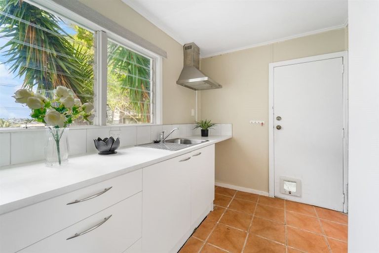 Photo of property in 75 Stanmore Bay Road, Stanmore Bay, Whangaparaoa, 0932